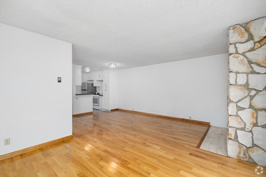 2BR, 2BA - 1,100SF - Living Room - Rose Kelton Apartments