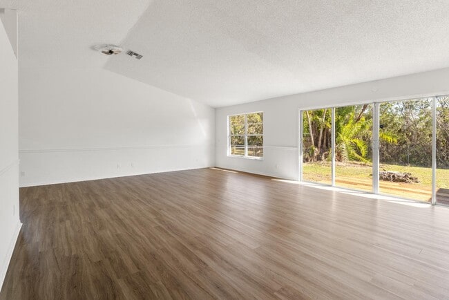 Building Photo - 1816 14th Ave SW