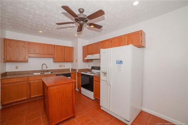 Building Photo - 6440 Brookshire St