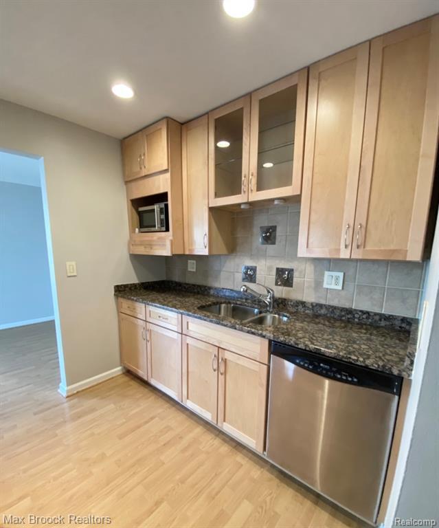 Building Photo - 885 N Old Woodward Ave