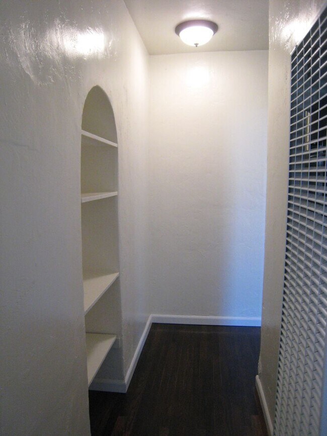 Building Photo - 4220