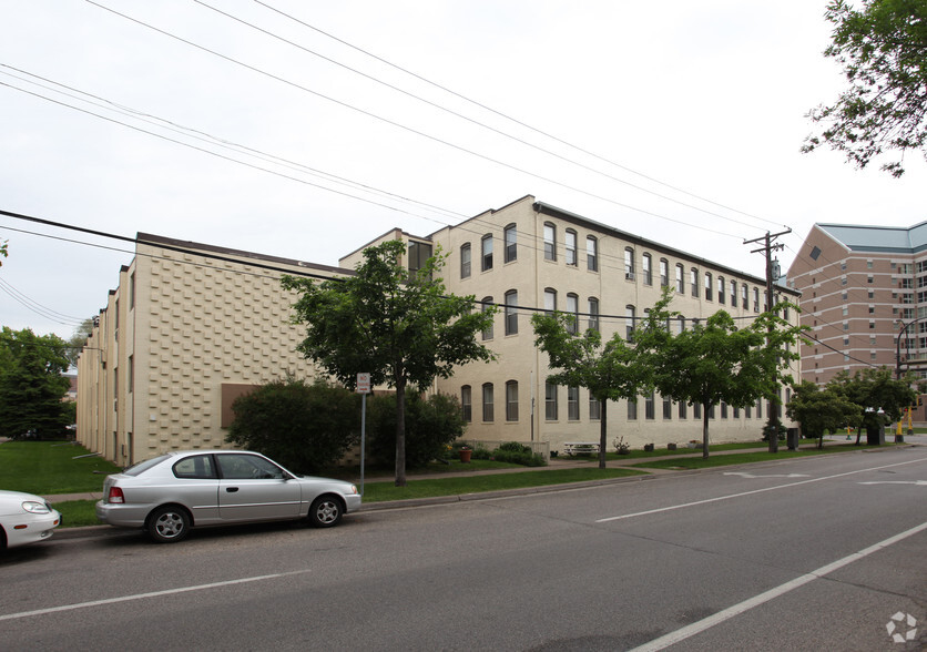 Primary Photo - Stadium Village Apartments