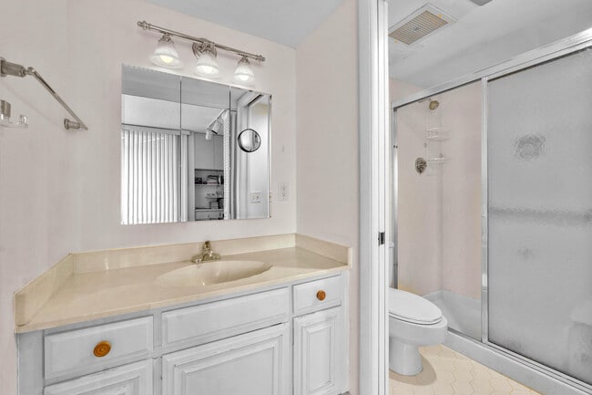 Building Photo - 2425 Presidential Way