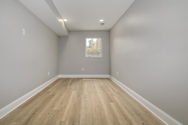 Building Photo - 1709 Edmondson Ave