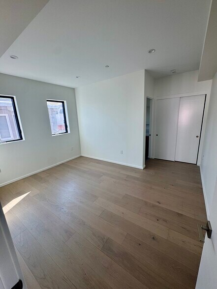 Building Photo - 2520 5th St