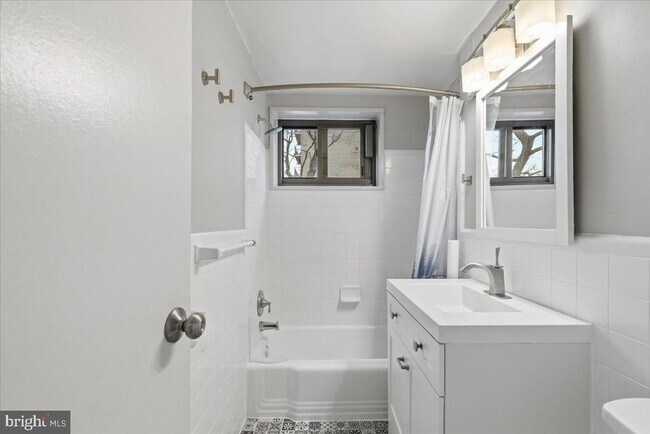 Building Photo - 1300 S Arlington Ridge Rd