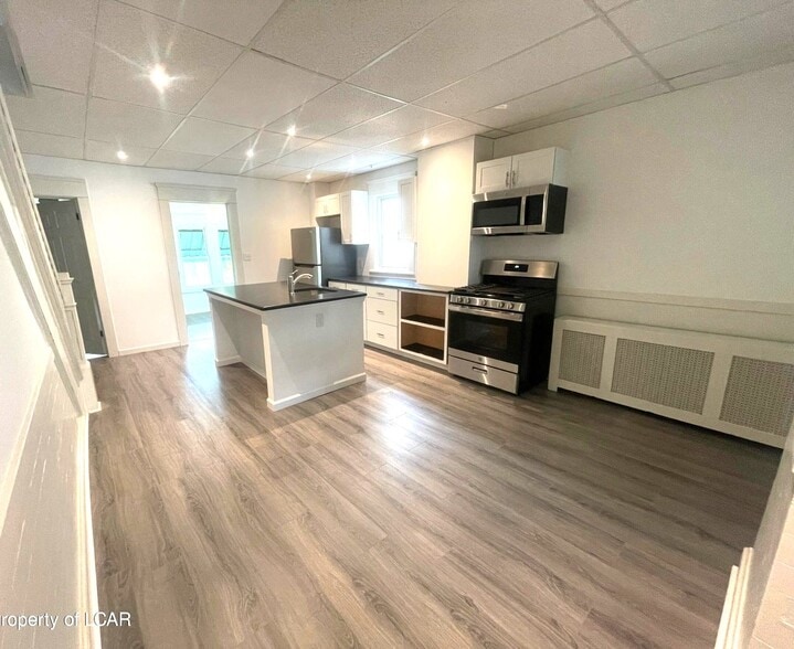 Building Photo - 87 Pine St