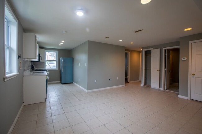 Building Photo - Lovely 2 BR/1 BA Condo in Columbia Heights!