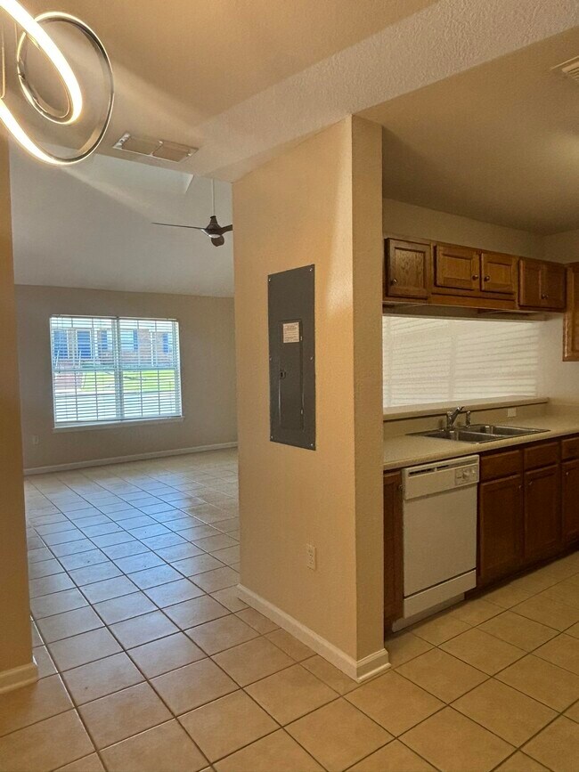 Building Photo - 4434 Gearhart Rd