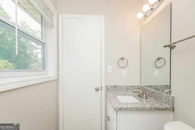 Building Photo - 185 Heritage Way