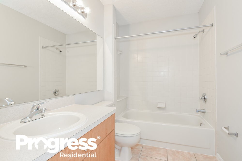 Building Photo - 1440 Tiverton Dr