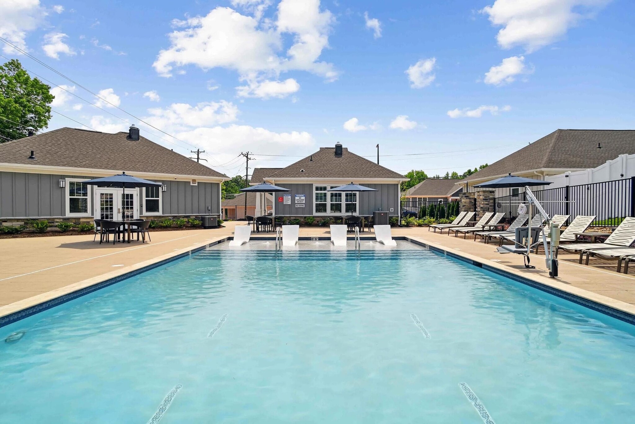 Building Photo - 1720 Rocky River Rd