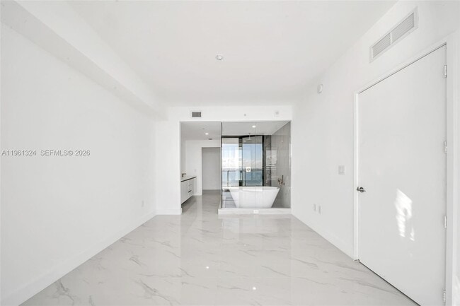 Building Photo - 700 NE 24th St