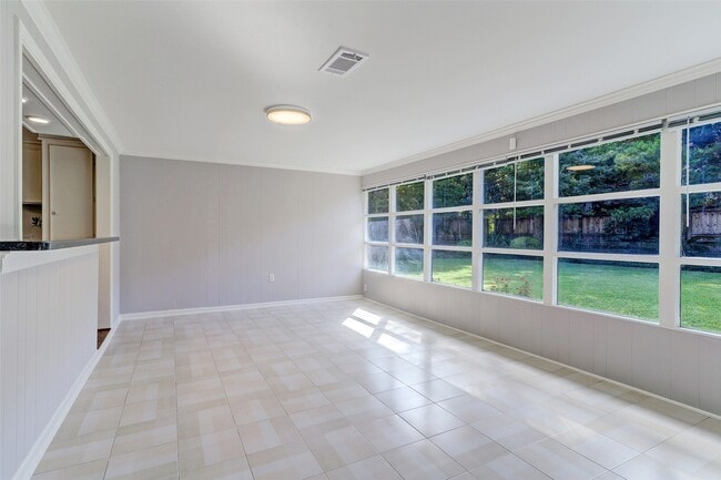 Building Photo - 4515 Oakshire Dr