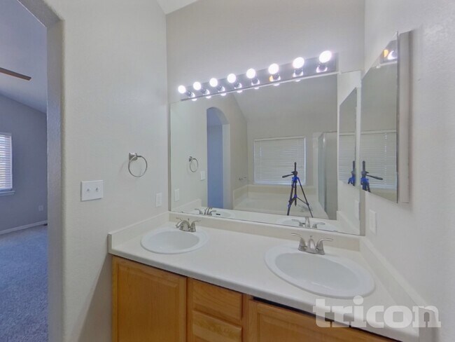 Building Photo - 10893 Bullock Ct