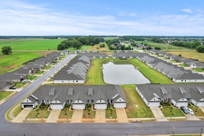 Building Photo - Discover this beautiful new townhome in th...