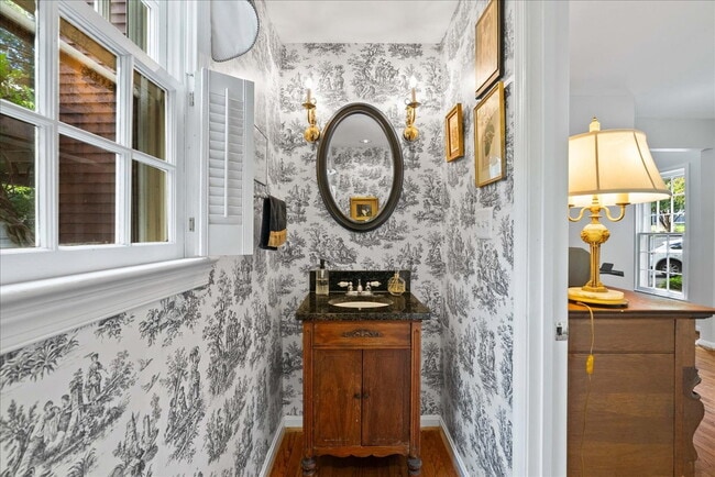 Building Photo - "Luxurious 3-Bed Retreat with Finished Bas...