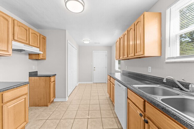 Building Photo - Cozy Cottage next to Alcoa Schools