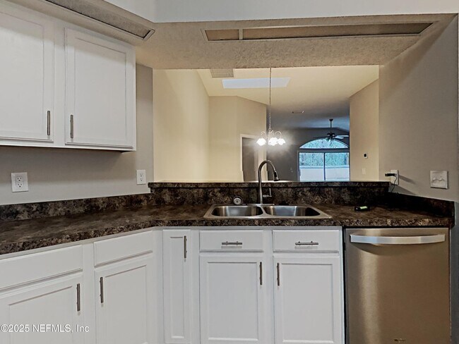Building Photo - 6075 Scenic Meadow Ln