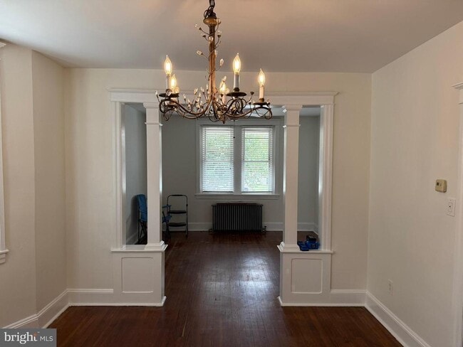 Building Photo - 134 W 8th Ave