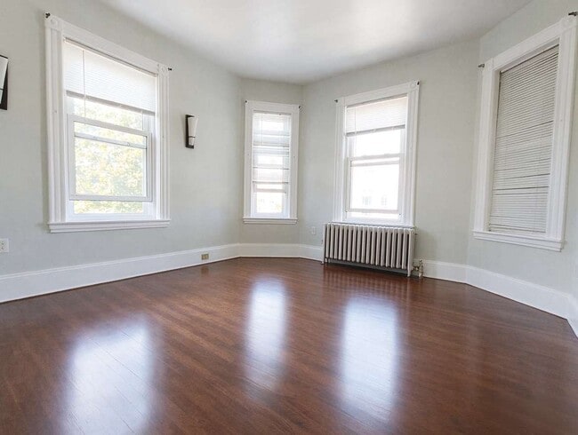 Building Photo - 16 W Squantum St