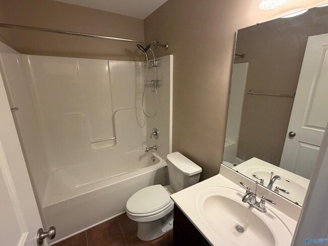 Building Photo - 8 Easy St