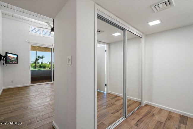 Building Photo - 7401 N Scottsdale Rd