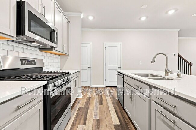 Building Photo - 2312 Kasota Ln