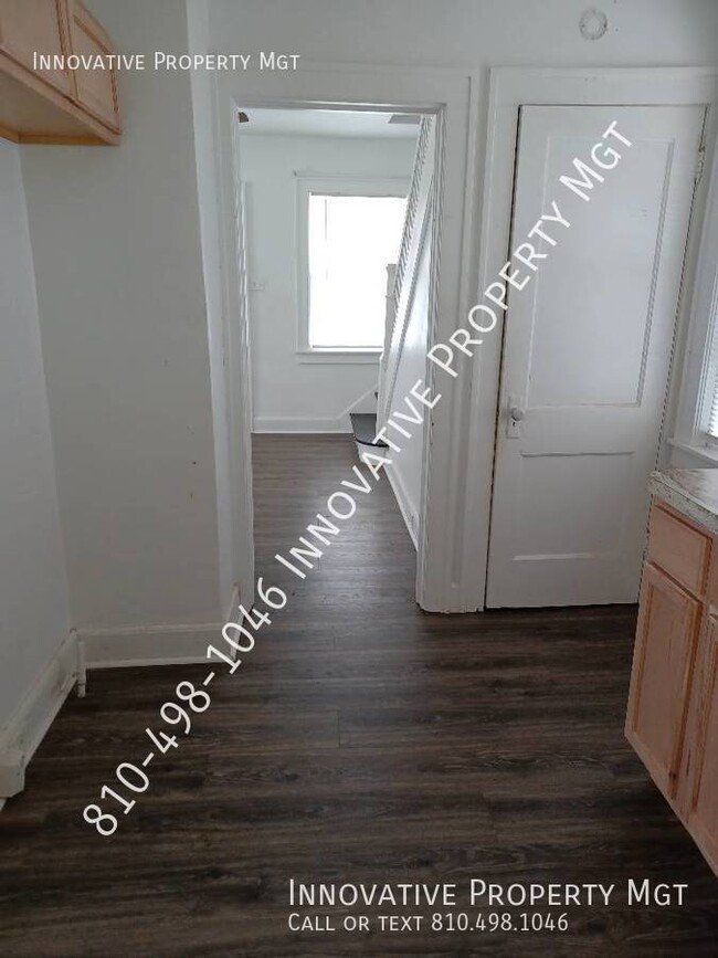 Building Photo - Beautifully updated 2 bedroom, 1 bath