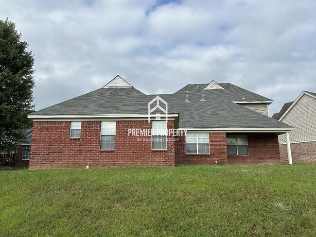 Building Photo - 7699 Ivy Bend Cove