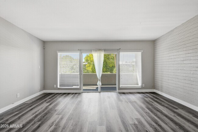 Building Photo - 6116 N 12th Pl