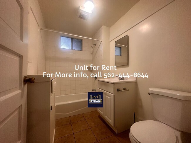 Building Photo - 1205 1/2 Tamarind Avenue