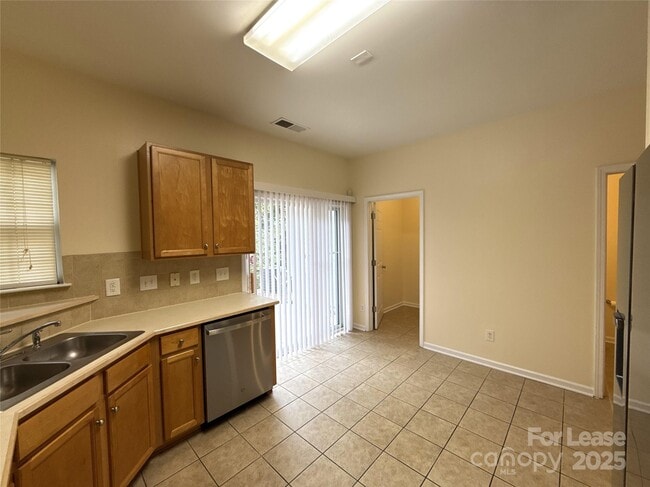 Building Photo - 3046 Summerfield Ridge Ln