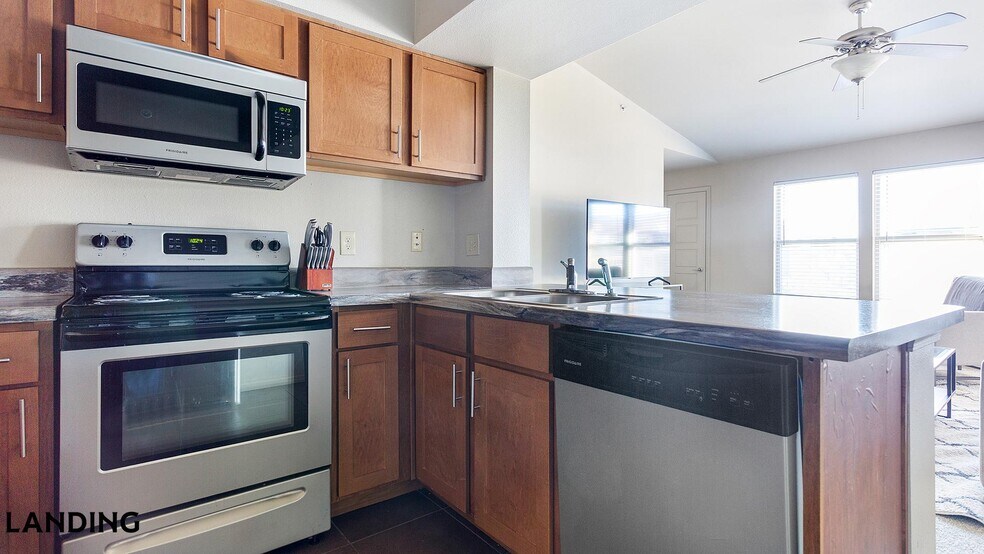 Building Photo - 701 W 101st Pl S