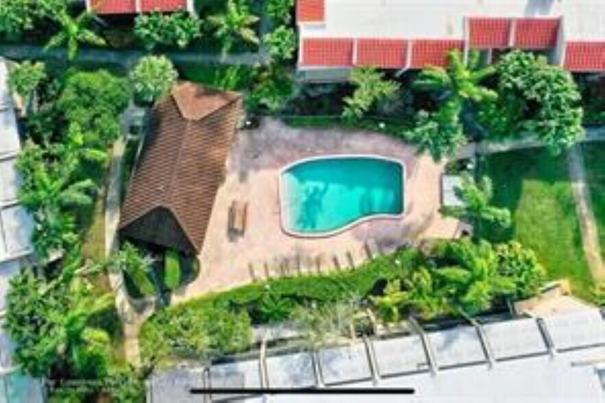 Building Photo - 5332 NE 6th Ave