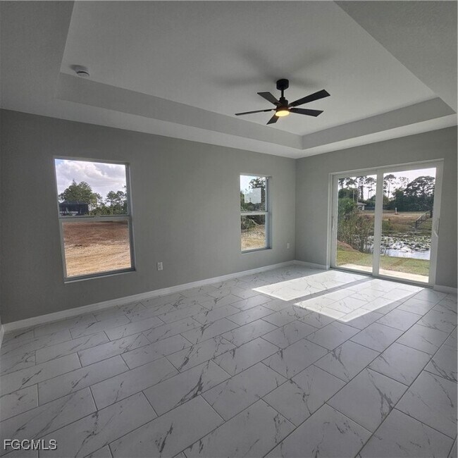 Building Photo - 1010 NE 34th Ln