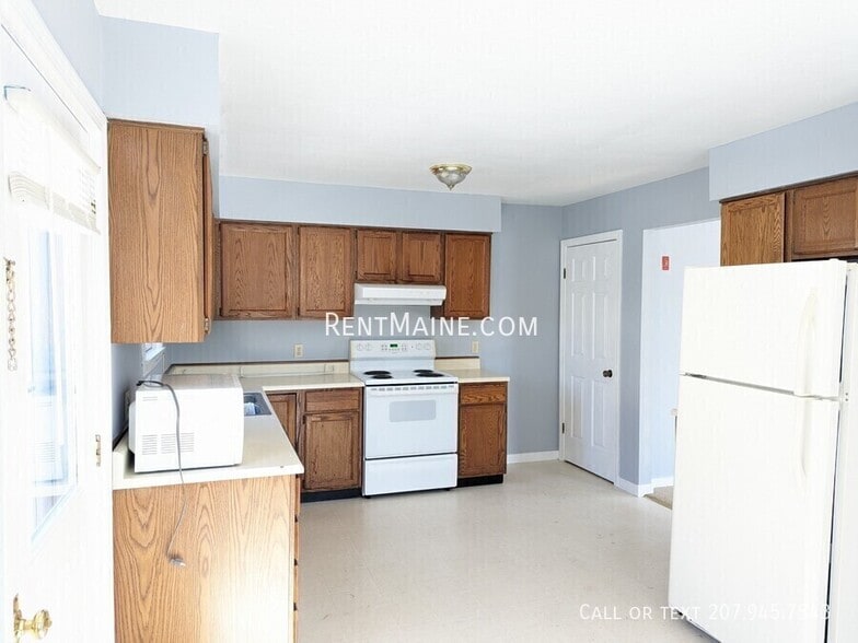 Building Photo - 114 Main Rd S