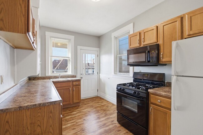 Building Photo - Kam316