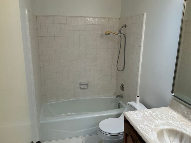 Building Photo - Charming 4 Bedroom 2 Bath 2 Story Home in the City of Fullerton