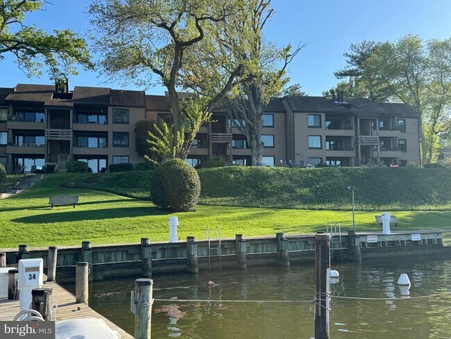 Building Photo - 1 President Point Dr