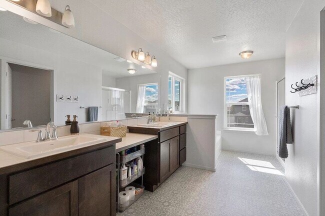 Building Photo - Immaculate Newer Construction w/ Vinyl Fen...