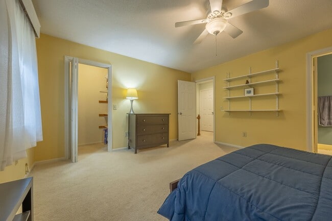 Building Photo - Price Reduction! Spacious Townhome with po...