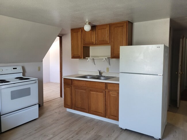 Building Photo - 224 W 1st St