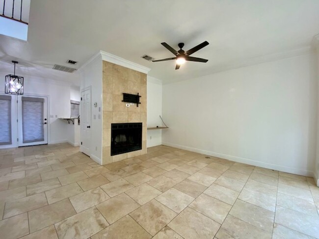 Building Photo - 2 Bedroom 2.5 Bath Condo in Ellerbe Woods!