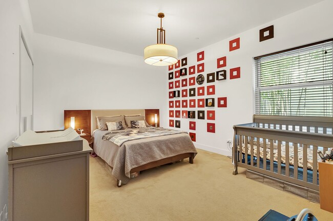 Building Photo - Hollywood Luxury Condo — 2 Beds • 2.5 Bath...