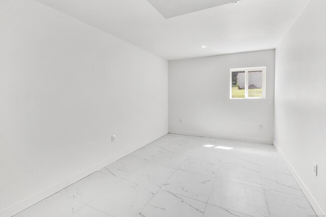 Building Photo - 51 Great Oak Rd