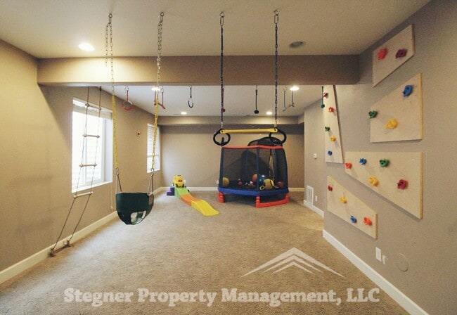 Building Photo - Beautiful Home in Johnstown