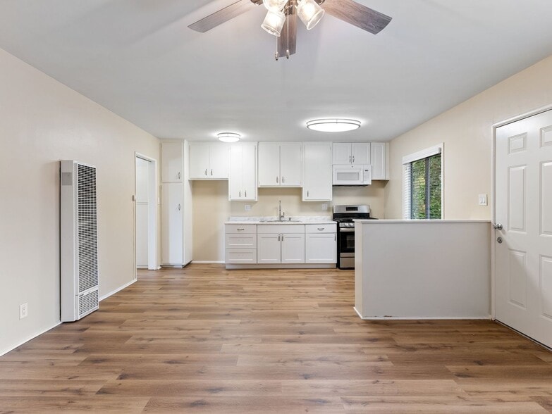 Primary Photo - 1444 W Parade St