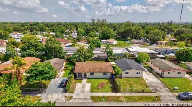 Building Photo - 5637 SW 36th Ct