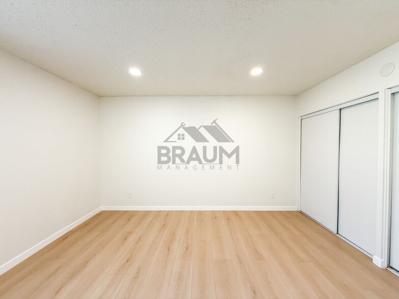 Building Photo - 4636 Laurel Canyon Blvd